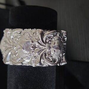 Unsigned Whiting & Davis Wide Hinged Bracelet Silver Tone Floral Basket Ornate